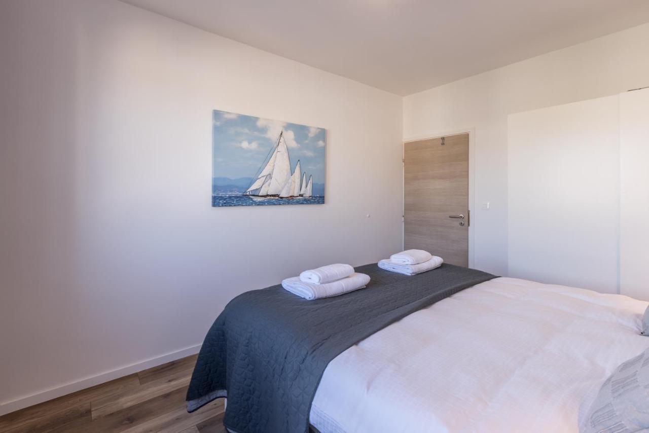 Sundowners Apartment, 52Qm, Double & Single Bed, 10 Min From Old Town Of Split Exterior photo